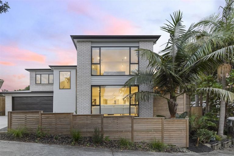 Photo of property in 63a Hellyers Street, Birkdale, Auckland, 0626