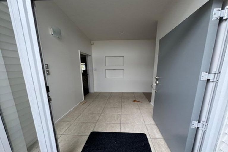 Photo of property in 8a Glenfield Road, Birkenhead, Auckland, 0626