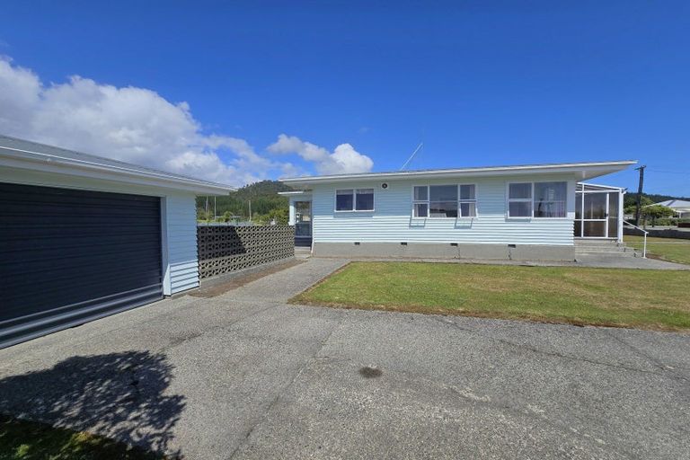 Photo of property in 44 Aylmer Street, Ross, 7812