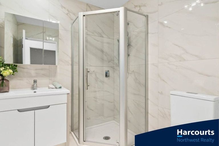 Photo of property in 5/18 Ranui Station Road, Ranui, Auckland, 0612