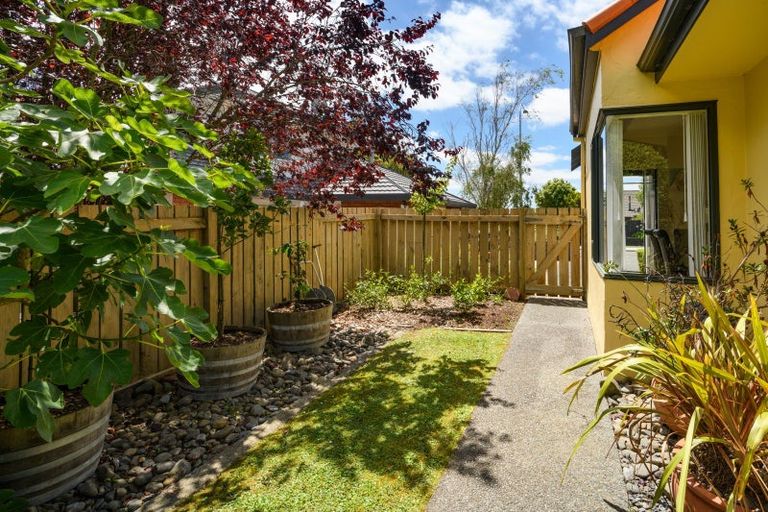 Photo of property in 96 Pacific Drive, Fitzherbert, Palmerston North, 4410