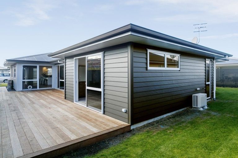 Photo of property in 27 Noumea Drive, Rangatira Park, Taupo, 3330