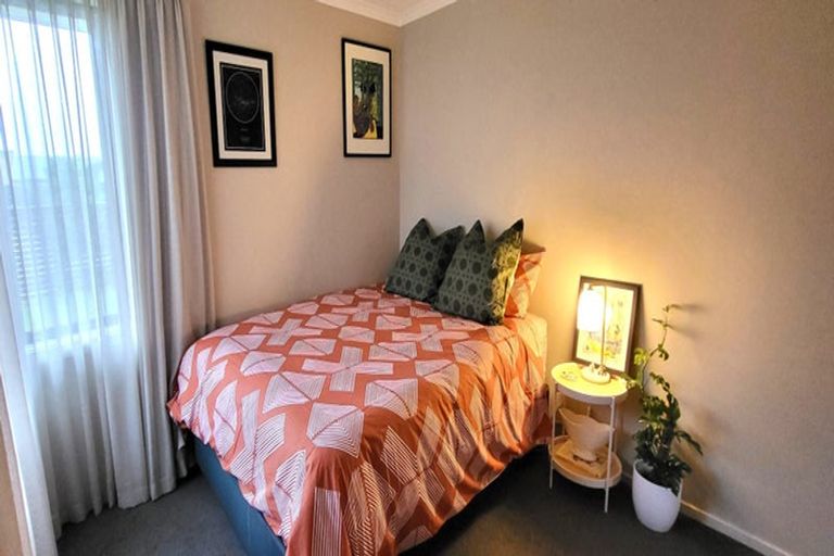 Photo of property in 16 Chestnut Close, Kelvin Grove, Palmerston North, 4414