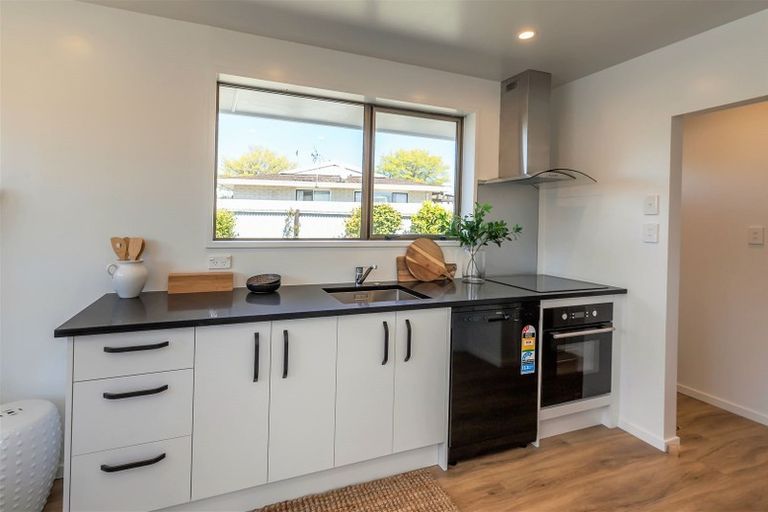 Photo of property in 1/450a Harewood Road, Harewood, Christchurch, 8051