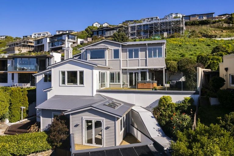 Photo of property in 2 Challenger Lane, Redcliffs, Christchurch, 8081