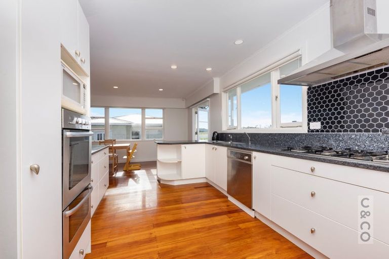 Photo of property in 15a Springs Road, Parakai, 0830