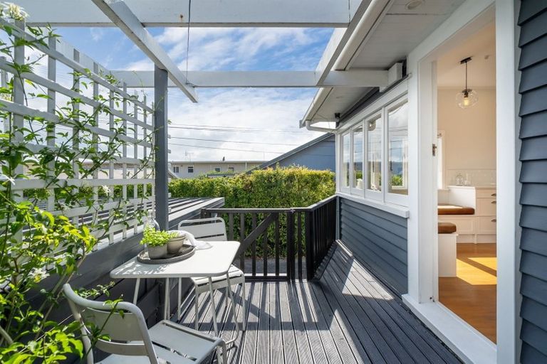 Photo of property in 1/223 Onewa Road, Birkenhead, Auckland, 0626