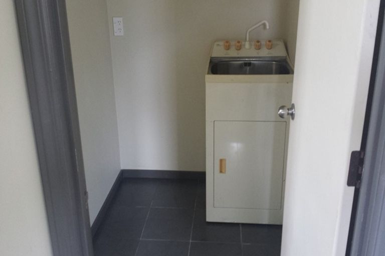 Photo of property in 1 Miltonia Avenue, Te Atatu South, Auckland, 0610
