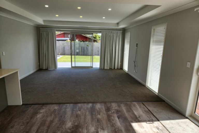 Photo of property in 5 Old Stone Lane, Cracroft, Christchurch, 8022