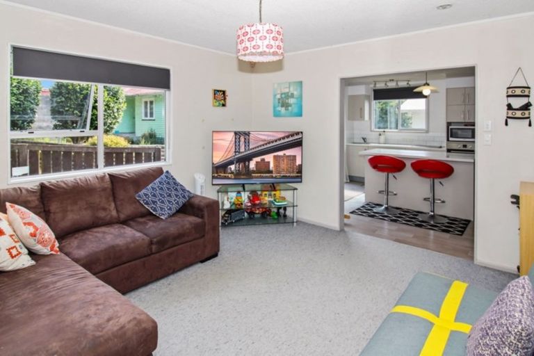 Photo of property in 117a Seaview Road, Westown, New Plymouth, 4310