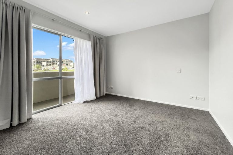 Photo of property in 3a/71 Spencer Road, Oteha, Auckland, 0632
