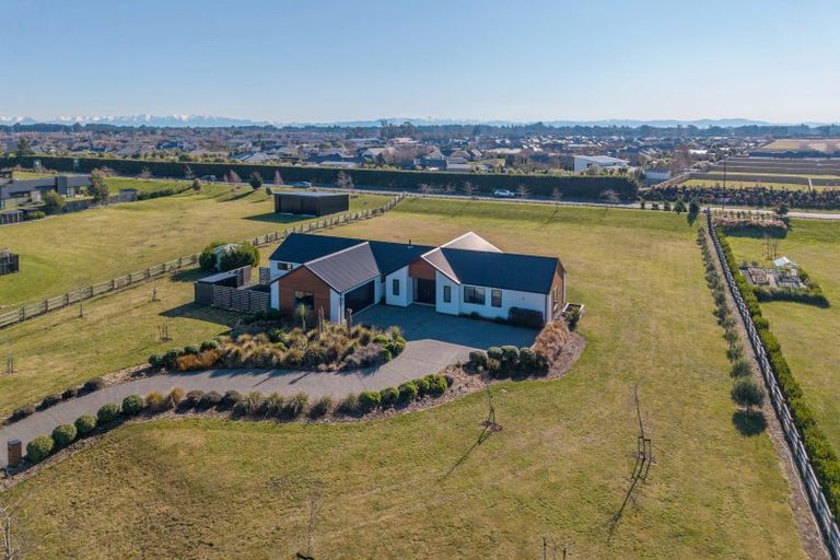 Photo of property in 37 Silver Peaks Drive, West Melton, 7618