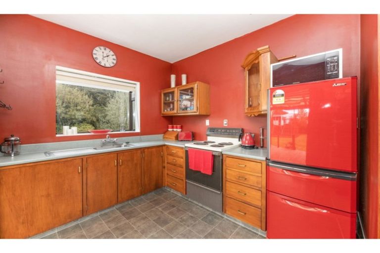 Photo of property in 23 Cross Street, Coalgate, 7673