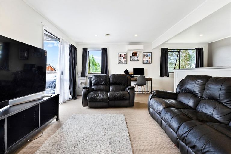 Photo of property in 2/8 Dalmatia Place, Henderson, Auckland, 0612