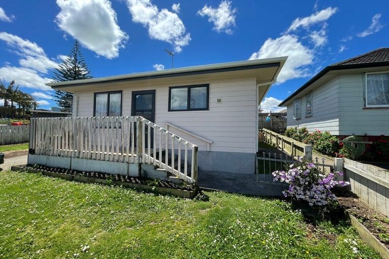 Photo of property in 1 Farnborough Crescent, Mangere, Auckland, 2022
