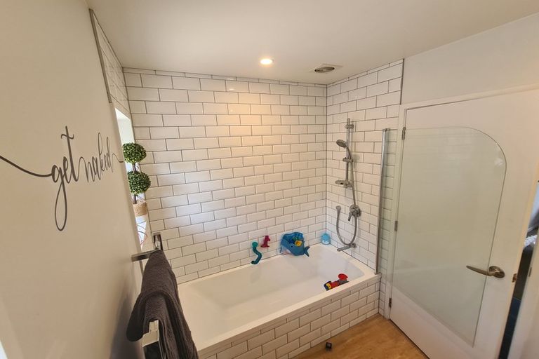 Photo of property in 8a Diosma Place, Botany Downs, Auckland, 2010