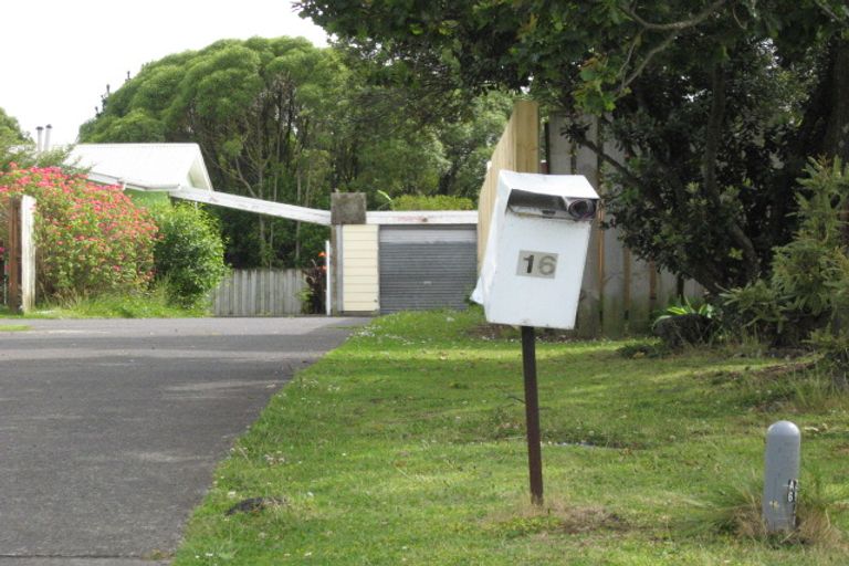 Photo of property in 16 Court Town Close, Mangere, Auckland, 2022