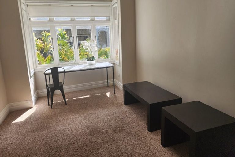 Photo of property in 186 Boord Crescent, Kumeu, 0891