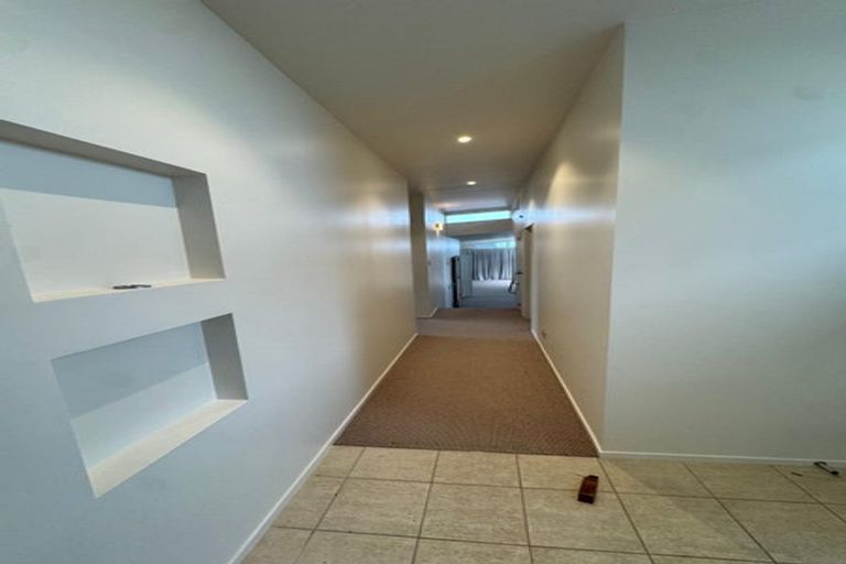 Photo of property in 8a Glenfield Road, Birkenhead, Auckland, 0626