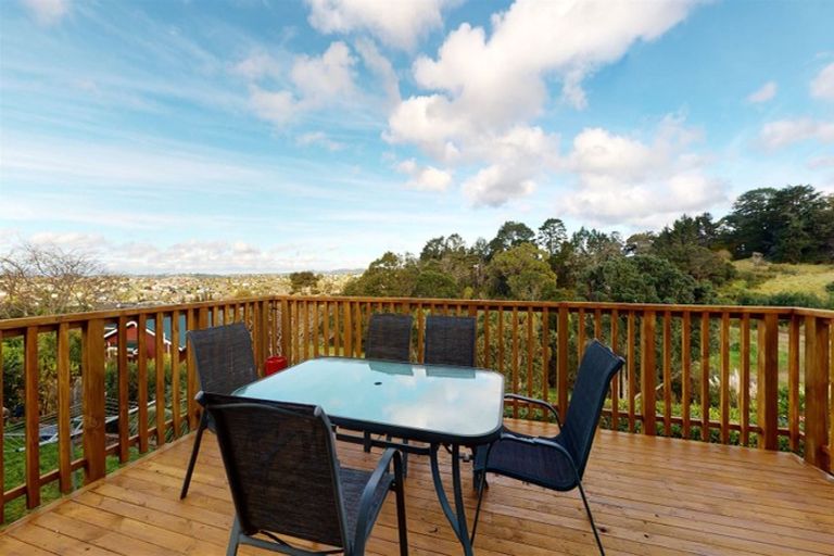 Photo of property in 94 Lake Panorama Drive, Henderson Valley, Auckland, 0612