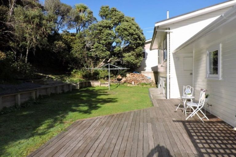 Photo of property in 8 Saint Catherines Terrace, Tawa, Wellington, 5028