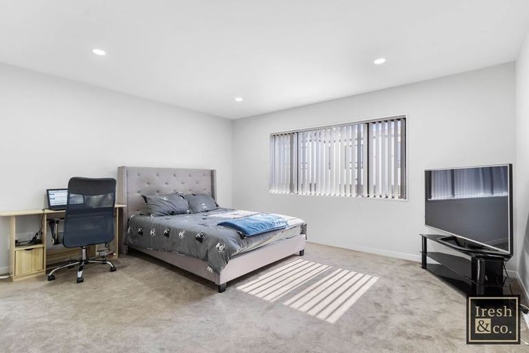 Photo of property in 12 Kohuora Lane, Papatoetoe, Auckland, 2025