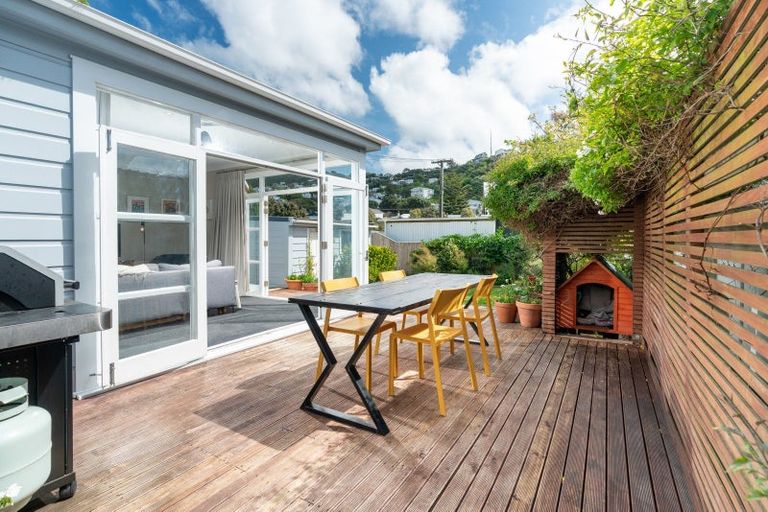 Photo of property in 90 Onepu Road, Lyall Bay, Wellington, 6022