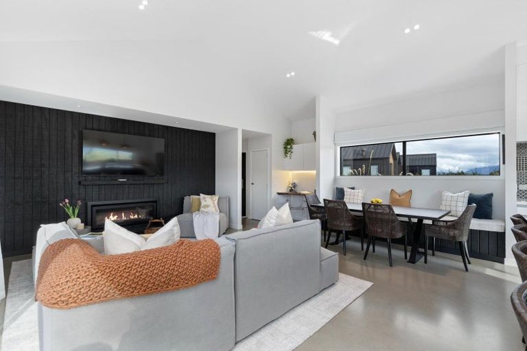 Photo of property in 11 Glenfiddich Road, Jacks Point, Queenstown, 9371