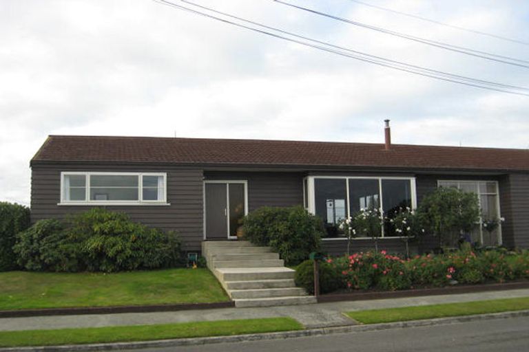 Photo of property in 2 Burn Street, Holmes Hill, Oamaru, 9401