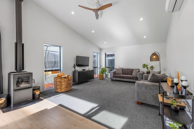 Photo of property in 19 Dunn Street, Lake Hawea, 9382