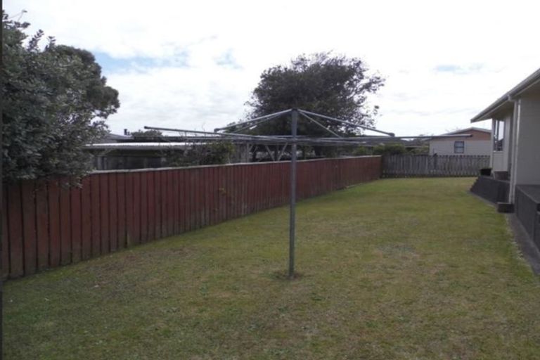 Photo of property in 17 Leon Place, Waitara, 4320