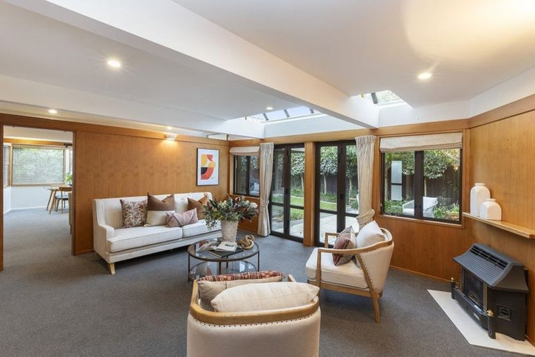 Photo of property in 16 Kent Lodge Avenue, Avonhead, Christchurch, 8042