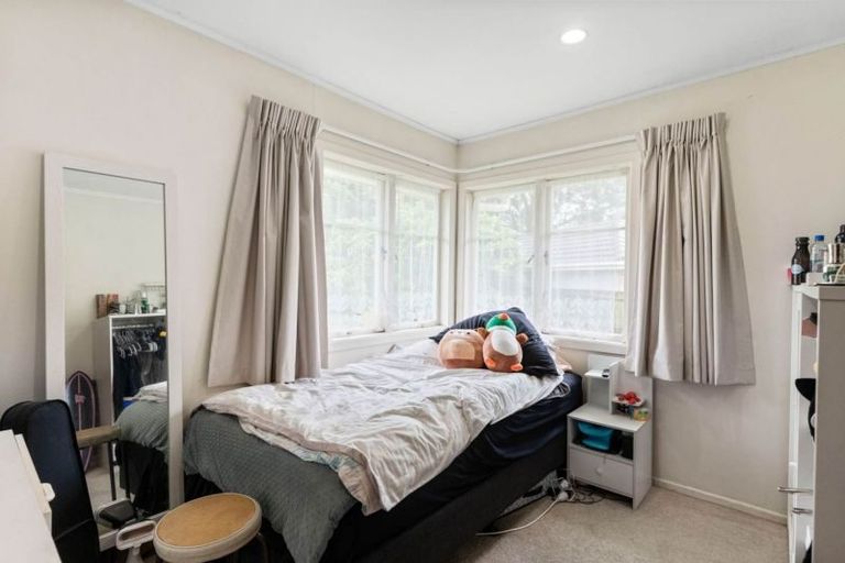 Photo of property in 47 Neil Avenue, Te Atatu Peninsula, Auckland, 0610