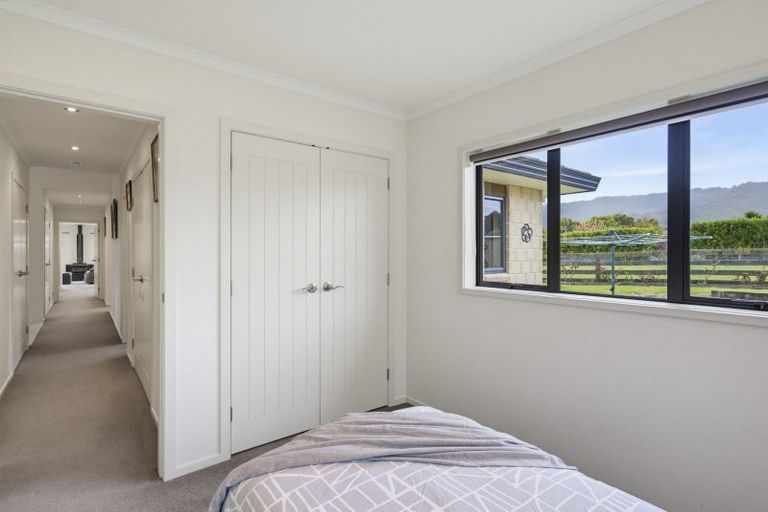 Photo of property in 53 Pohutukawa Drive, Levin, 5571