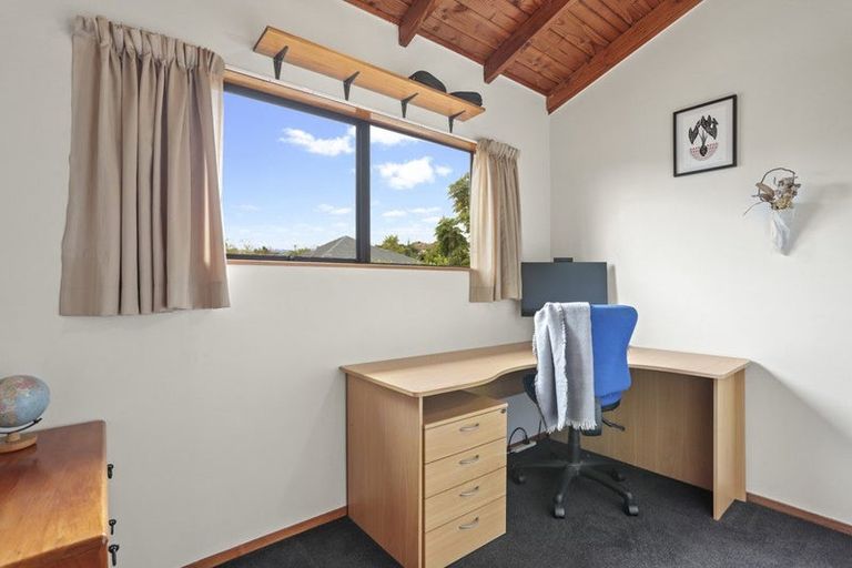 Photo of property in 2/12 Evans Road, Glen Eden, Auckland, 0602