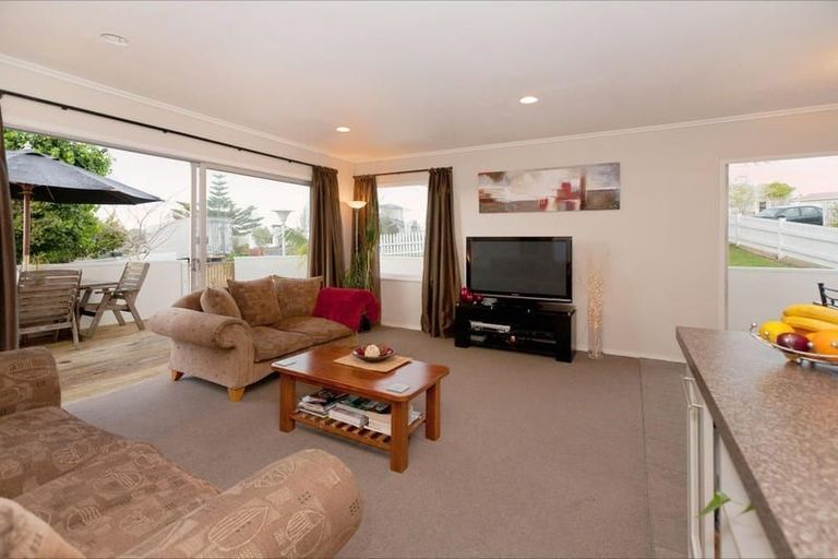Photo of property in 43 Commodore Drive, Lynfield, Auckland, 1042