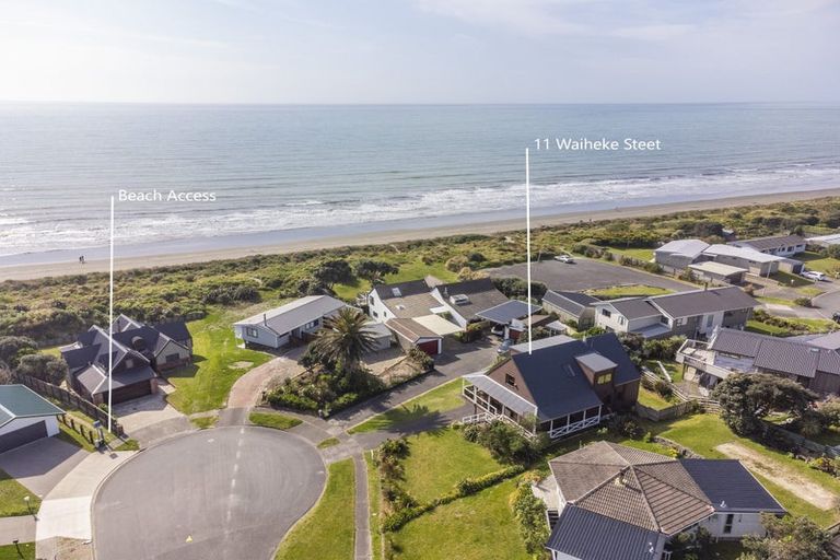 Photo of property in 11 Waiheke Street, Waikanae Beach, Waikanae, 5036