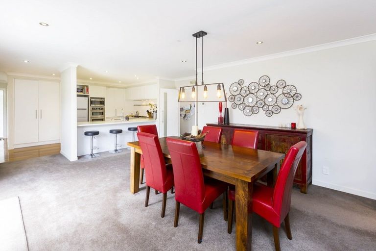 Photo of property in 21 Pempsey Street, Silverstream, Upper Hutt, 5019