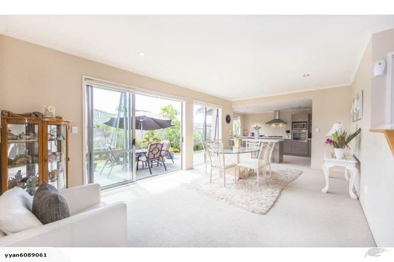 Photo of property in 15 Saltwood Street, Red Beach, 0932