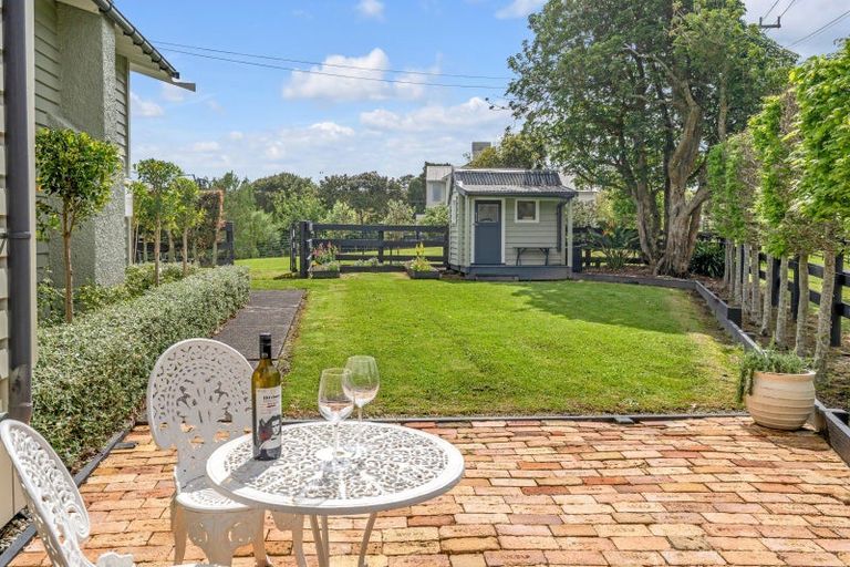 Photo of property in 17 Griggs Road, Whitford, Howick, 2571