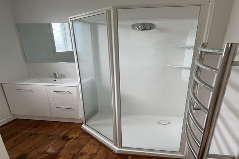 Photo of property in 1/30a Old Lake Road, Narrow Neck, Auckland, 0624