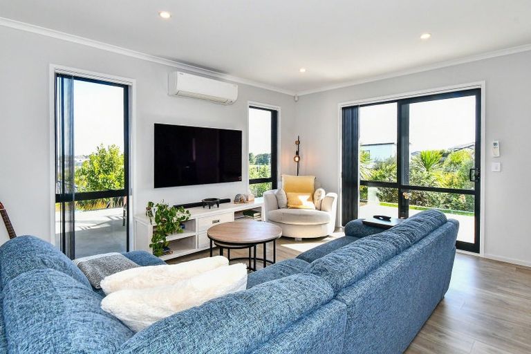 Photo of property in 18 Papaview Road, Papakura, 2110