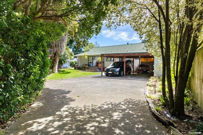 Photo of property in 52a Woodside Road, Massey, Auckland, 0614