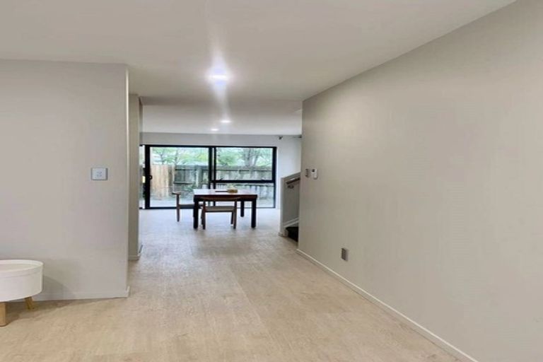 Photo of property in 98 Cardiff Road, Pakuranga, Auckland, 2010