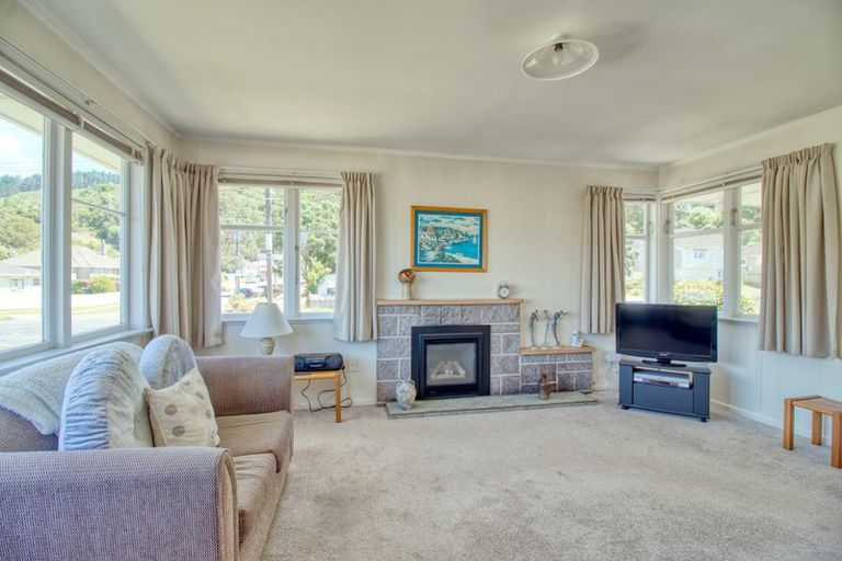 Photo of property in 20 Franklyn Road, Tawa, Wellington, 5028
