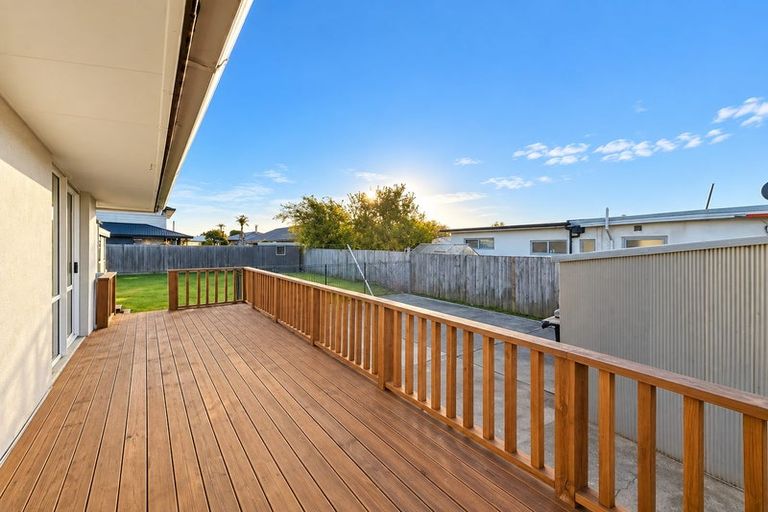 Photo of property in 17 Mortlake Street, Islington, Christchurch, 8042
