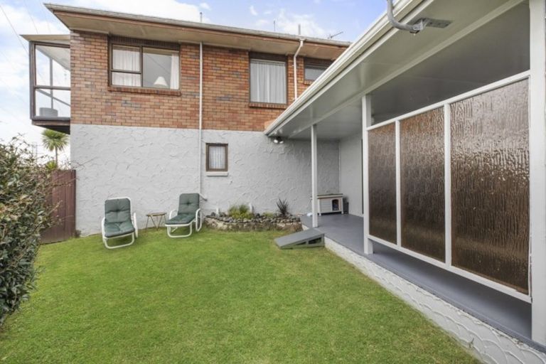 Photo of property in 2/38 Koromiko Street, New Lynn, Auckland, 0600