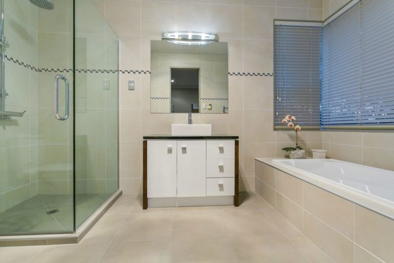 Photo of property in 182 Greenhithe Road, Greenhithe, Auckland, 0632