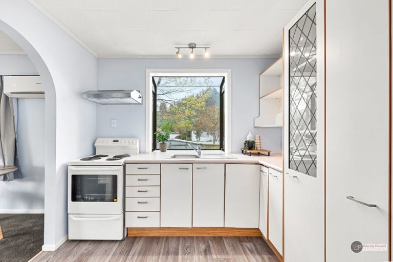 Photo of property in 68a Gemstone Drive, Birchville, Upper Hutt, 5018