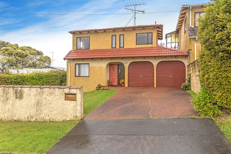Photo of property in 1/66 Ocean View Road, Northcote, Auckland, 0627